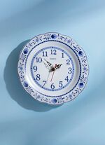 Wanduhr mit Zwiebelmuster-Dekor 