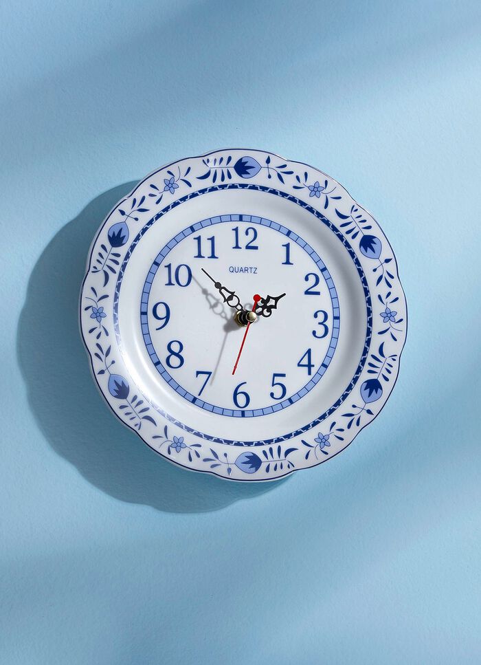 Wanduhr mit Zwiebelmuster-Dekor 